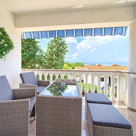 Apartment Jadran Малинска Екстериор снимка