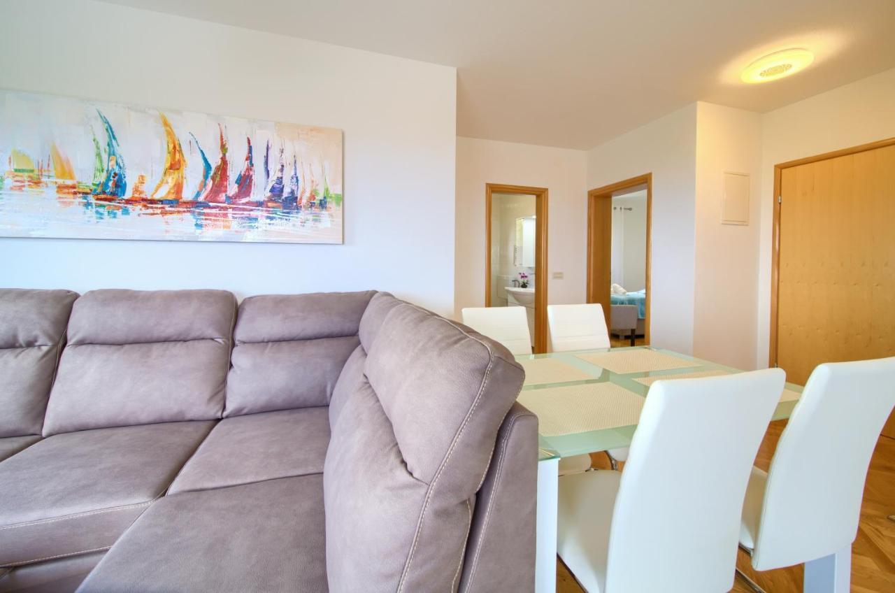 Apartment Jadran Малинска Екстериор снимка