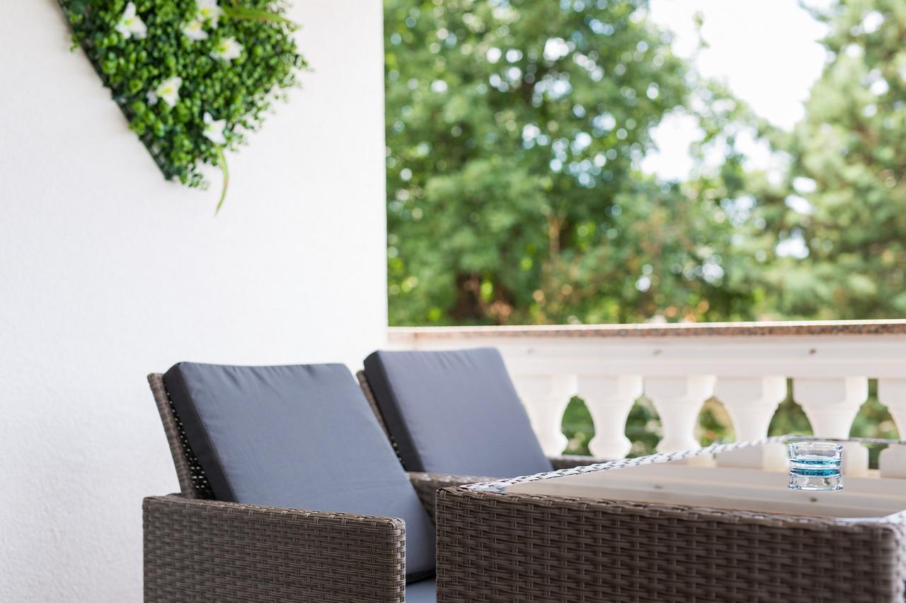 Apartment Jadran Малинска Екстериор снимка